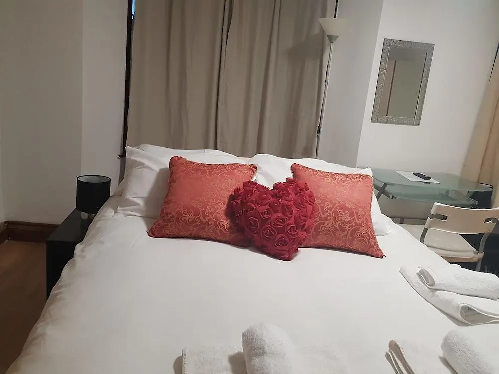 Bed and breakfast Forest In City Lodge Londres